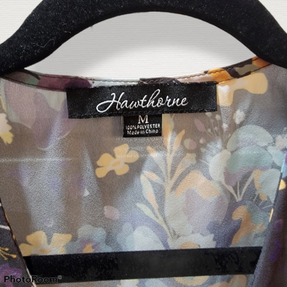 Beautiful Hawthorne sleeveless top, Med. - Picture 2 of 5